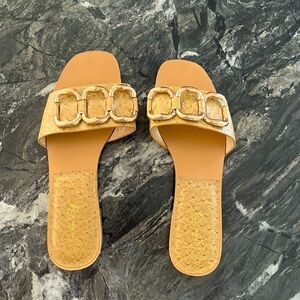 Size 8 dressy sandals. Very good condition.